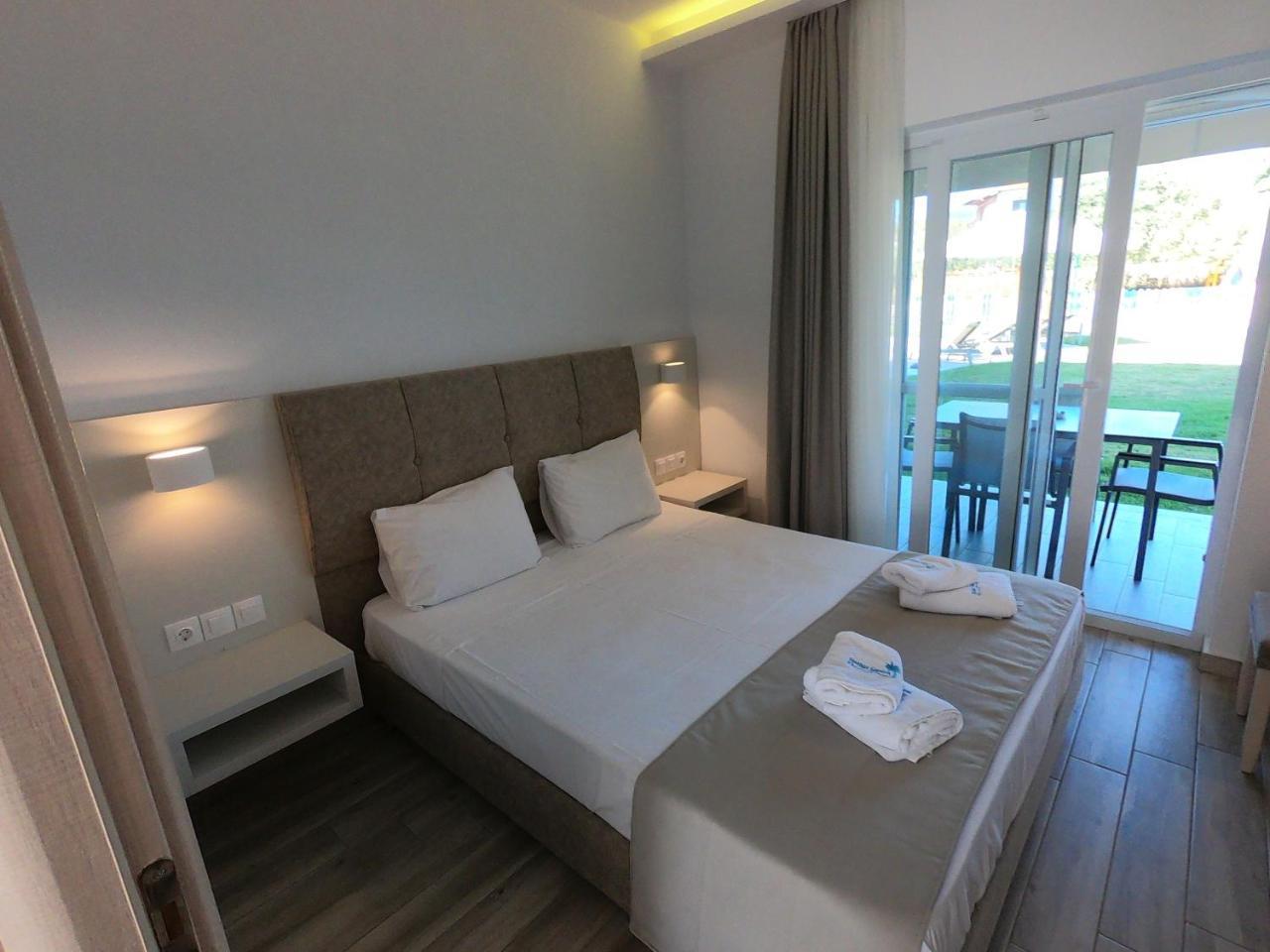 Finikas Garden Beach Resort Nikiti 外观 照片