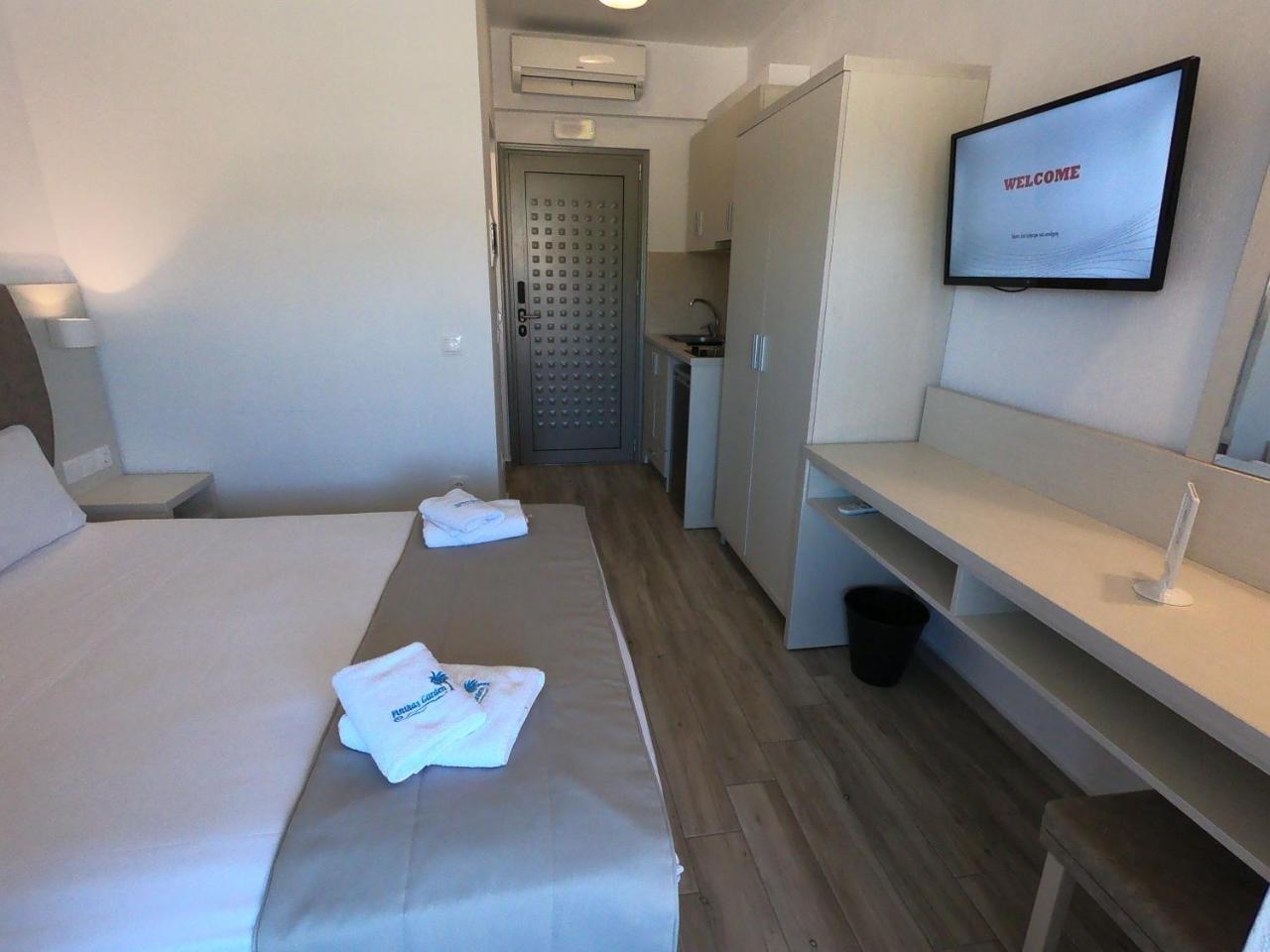 Finikas Garden Beach Resort Nikiti 外观 照片